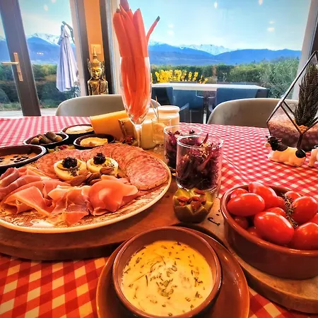 Le Belvédère : Et Table D'hôtes